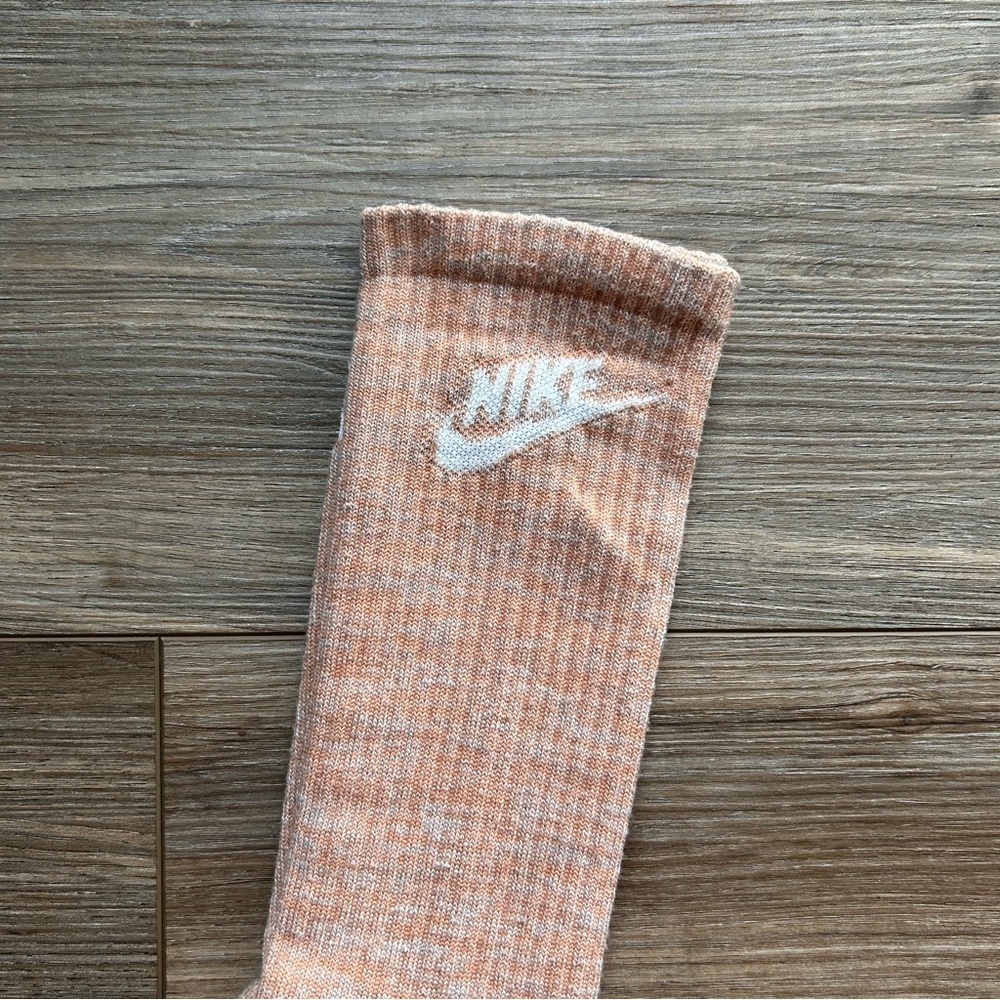 Nike Crew Socks | 2 Pairs Unisex Everyday Plus Cushioned Crew Socks in Beige/Tan - Picture 8 of 9
